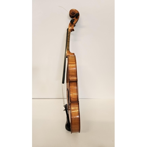 80 - A Violin by Francois Breton, Labelled: F. Breton, Brevete de S. A. R. M. With 1 bow and accessories ... 