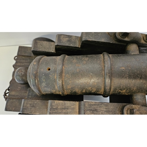 94 - Fine Quality Model of a British Naval Napoleonic era Cannon in cast iron, mounted on oak carriage. 4... 