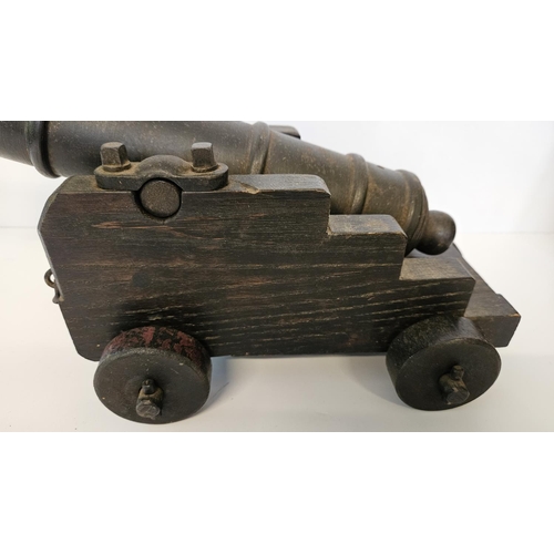 94 - Fine Quality Model of a British Naval Napoleonic era Cannon in cast iron, mounted on oak carriage. 4... 