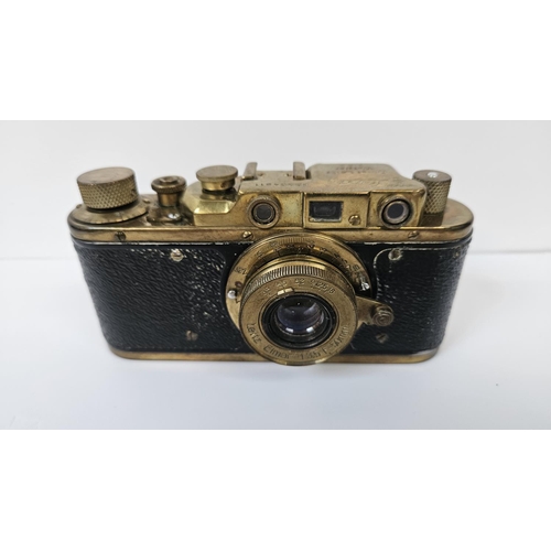 86 - A Russian copy of a German Luftwaffe Leica , manufactured by Zorki, with Luftwaffe engravings and se... 