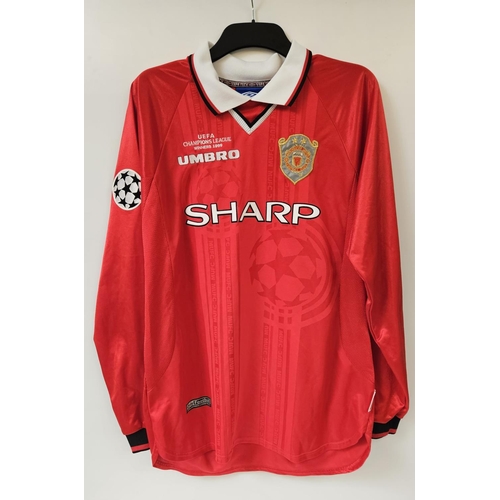 165 - RYAN GIGGS 1999/2000 UEFA CHAMPIONS LEAGUE MATCH WORN #11 MANCHESTER UNITED JERSEY
On offer is a ver... 