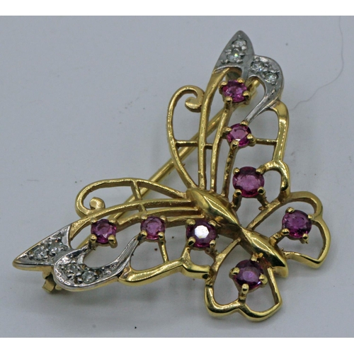 215 - 9ct Gold Diamond & Amethyst Butterfly Brooch 4.68gms. A beautiful 9ct gold butterfly brooch with 8 d... 