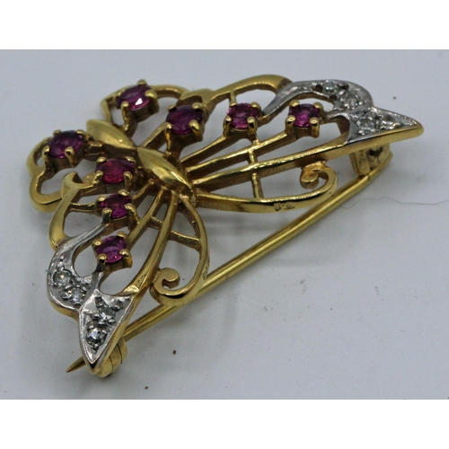 215 - 9ct Gold Diamond & Amethyst Butterfly Brooch 4.68gms. A beautiful 9ct gold butterfly brooch with 8 d... 