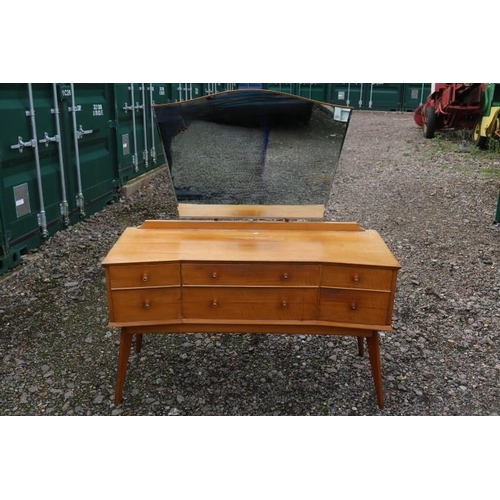 318 - Alfred Cox for Heals made by Maple Quality Furniture Walnut Dressing table of six drawers with shape... 