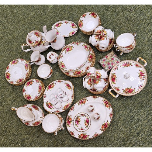 38 - Extensive Royal Albert Old Country Roses Dinner service comprising of Dinner Plates, Tureen, Teapot,... 