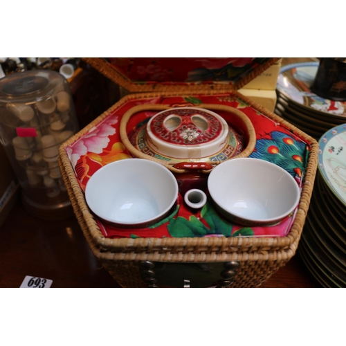 209A - Collection of Chinese collectors plates and a Can Chinese Tea set