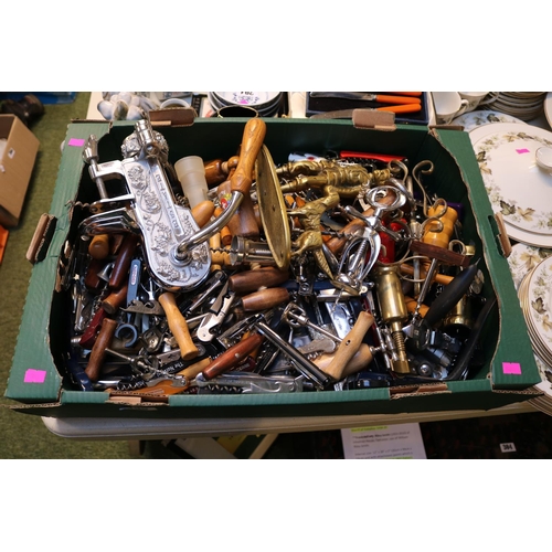 300 - Large box of assorted Corkscrews to include Estate Lever, Lucky Strike, J Calvey & Cie and assorted