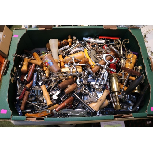 300 - Large box of assorted Corkscrews to include Estate Lever, Lucky Strike, J Calvey & Cie and assorted