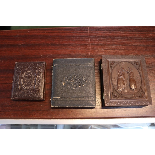 5 - Collection of 3 Victorian early Victorian Daguerreotype cabinet photographs in Leather and Gilt case... 