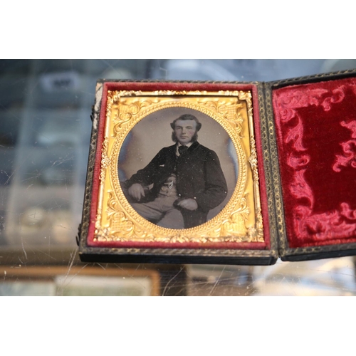 5 - Collection of 3 Victorian early Victorian Daguerreotype cabinet photographs in Leather and Gilt case... 