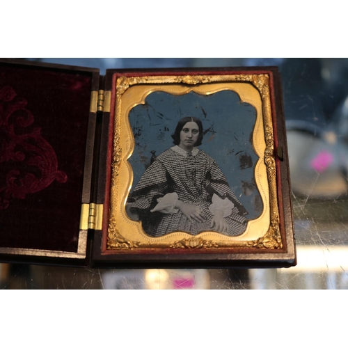 5 - Collection of 3 Victorian early Victorian Daguerreotype cabinet photographs in Leather and Gilt case... 