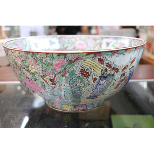 72 - Pair of Chinese Republic Famille Rose Bowls decorated with Peony, Chrysanthemum, Butterflies  and fi... 