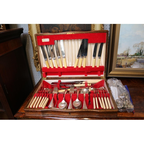 397 - Oak Cased Canteen of Ryals Silver plated Flatware