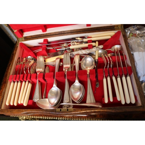 397 - Oak Cased Canteen of Ryals Silver plated Flatware