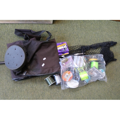 425 - Collection of assorted Fishing items and a Fishing Landing Net