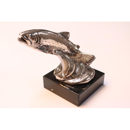 497 - Good quality Silver model of a Salmon signed Elton mounted on marble base 10cm in Height