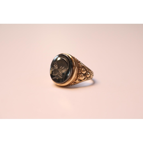 520 - Gents 9ct Gold Intaglio Ring Size J. 5.3g total weight