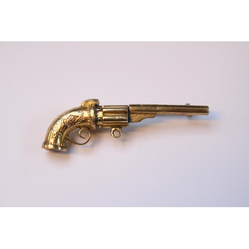 593 - Interesting 9ct Gold 19thC Pepperbox pistol design Pistol with inset Amethyst Cabochon 7.6g total we... 