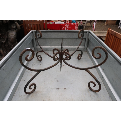 724 - Wrought Iron Curved table base