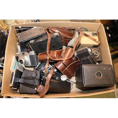 220 - Collection of assorted Cameras to include Kodak, Zeiss Ikon, Tenax etc.