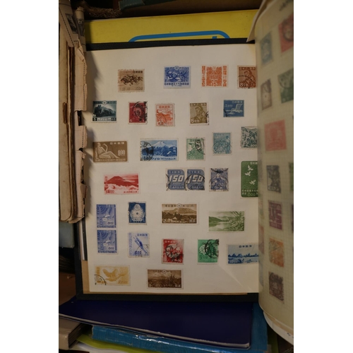 242 - Box of assorted World Stamp albums and loose stamps