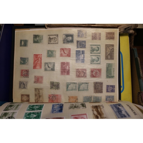 242 - Box of assorted World Stamp albums and loose stamps