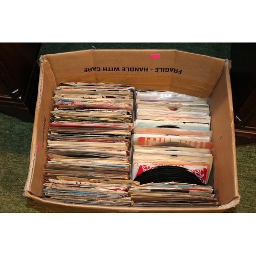 102 - Collection of assorted Vinyl Singles to include Randy Vanwarmer, Shakin' Stevens, Manfred Mann etc