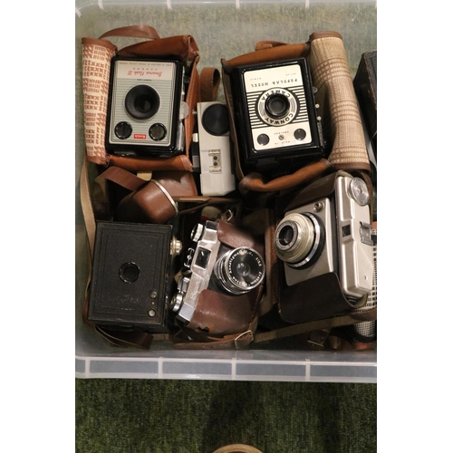 118 - Collection of assorted Vintage Cameras to include Conway Popular, Six 20 Brownie, Coronet Rapier etc