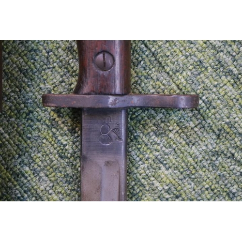 129 - WW1 US Army Bayonet with wooden handle, scabbard and Frog