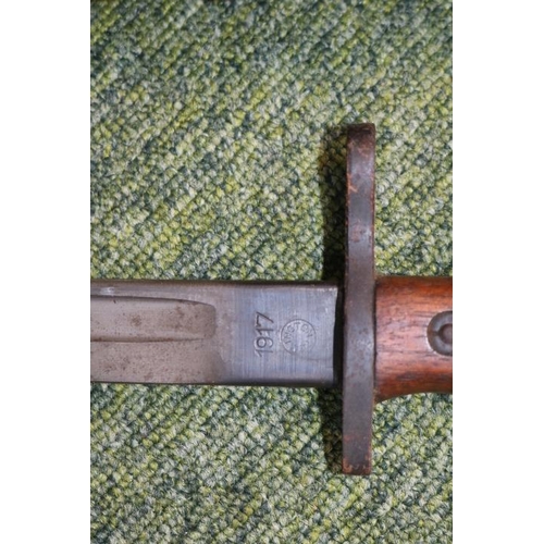 129 - WW1 US Army Bayonet with wooden handle, scabbard and Frog