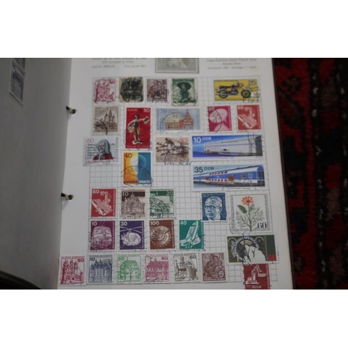 61 - Collection of 19thCand later BG and worldwide Stamps, loose and in albums