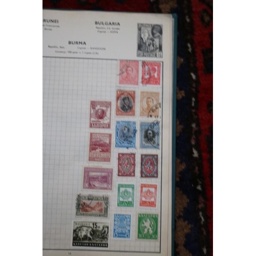 61 - Collection of 19thCand later BG and worldwide Stamps, loose and in albums