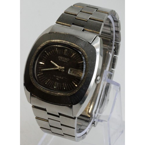 493 - Vintage Seiko 7006-5000 Automatic Day Date 19 Jewels Stainless Steel 610618 with Original Seiko Brac... 