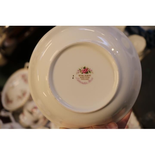 175 - Royal Albert Tranquility pattern extensive dinner service