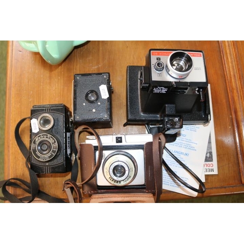 283 - Collection of assorted Cameras to include Metro Flex, Polaroid etc.