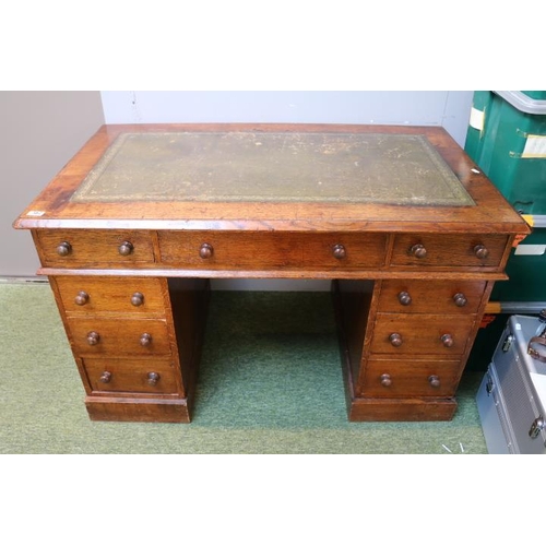 520 - Late Victorian 9 Drawer Oak Pedestal desk with turned handles