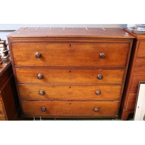 521 - Victorian Mahogany Chest of 4 drawers with turned handles