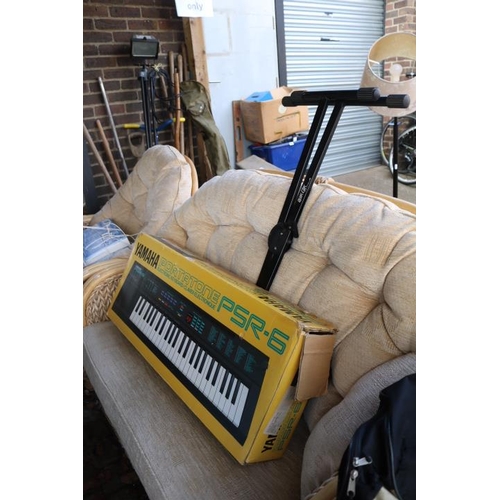 622 - Boxed Yamaha PSR 6 Keyboard and Stand