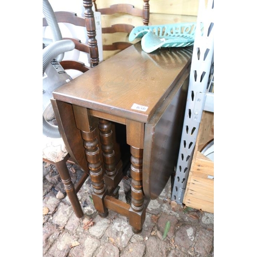 656 - Oak gateleg table with turned supports