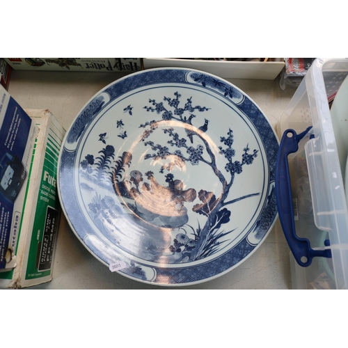 258 - Good collection of Chinese Blue & White Kangxi and later Chargers and Plates