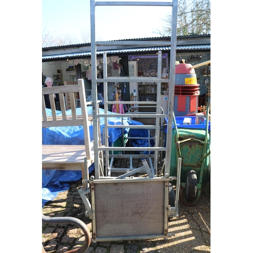 600 - Metal Mobile Scaffolding tower