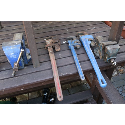 653 - 3x Adjustable Wrenches and 2x Bench Top Vices