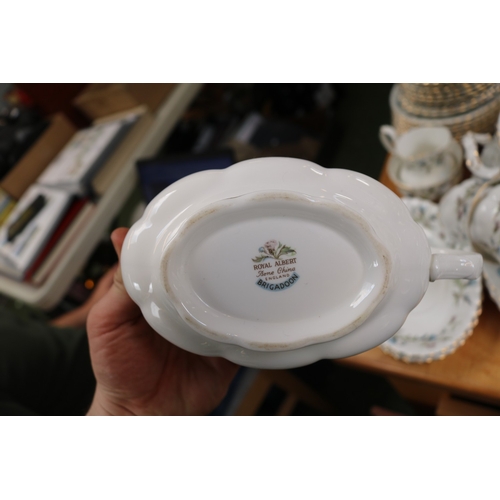 206 - Extensive Royal Albert Brigadoon pattern dinner service