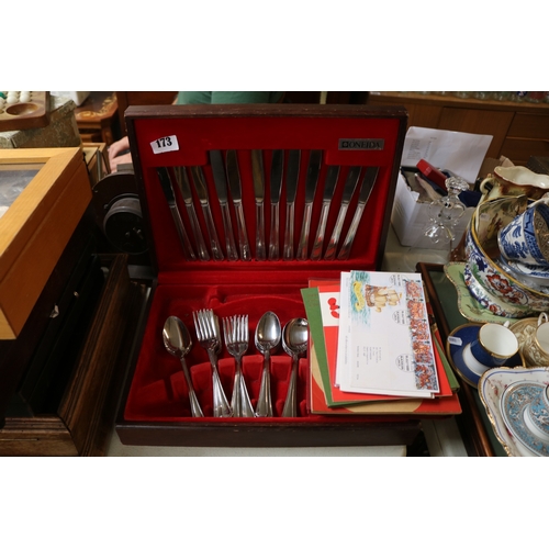 173 - ONeida Stainless steel canteen of Cutlery and 2 stamp albums