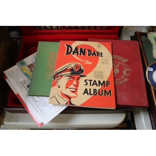 173 - ONeida Stainless steel canteen of Cutlery and 2 stamp albums