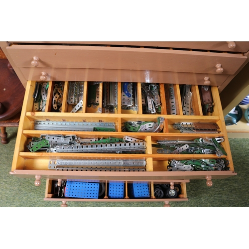 295B - Extensive Meccano collection in 8 Drawers