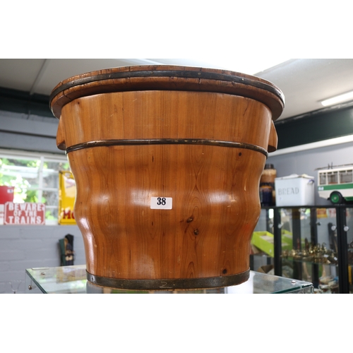 Lot 38        