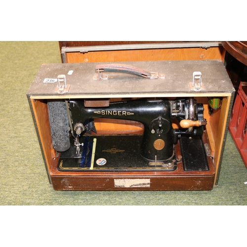 Singer Cased Sewing machine E6568067
