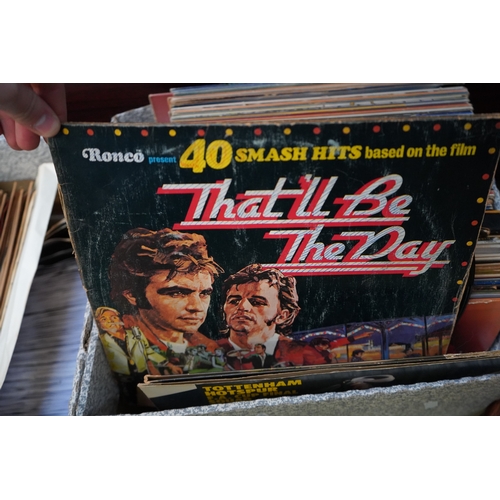 40 - Good collection of Vinyl Records and Singles to include Mud, Johnnie Ray, Adam Faith etc.