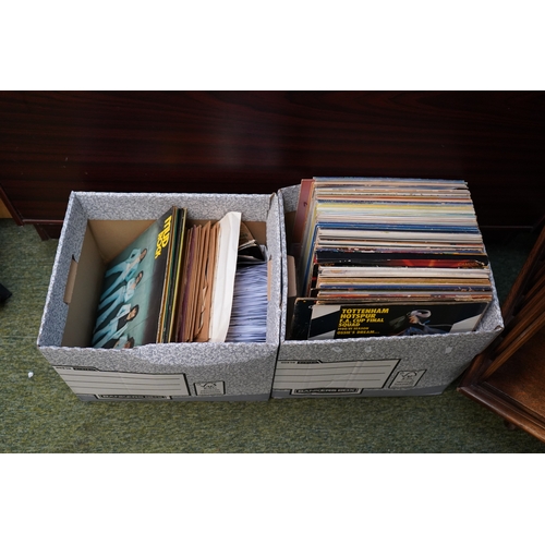 40 - Good collection of Vinyl Records and Singles to include Mud, Johnnie Ray, Adam Faith etc.